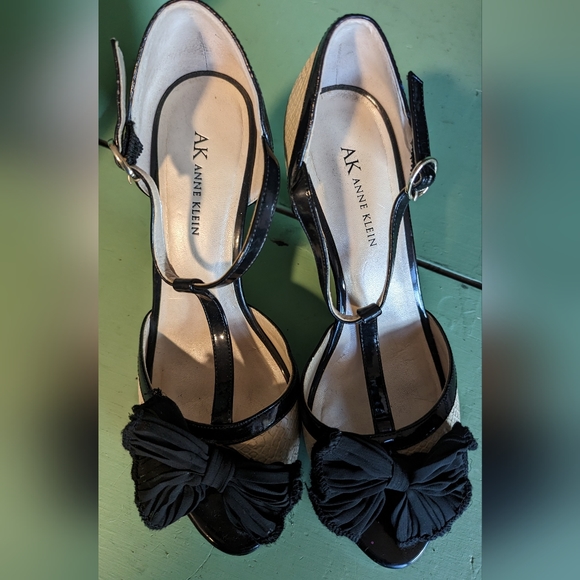 Anne Klein T-Strap Pumps, Heels, Open Toe, Size 9M - Picture 4 of 10